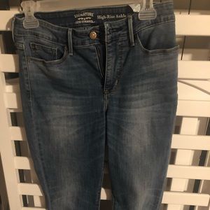 Size 6 Levi Strauss high rise ankle jeans